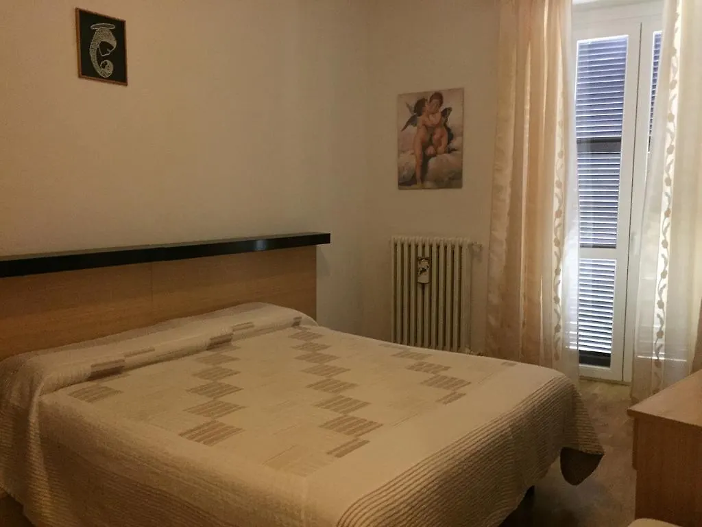 Hotel Plinio Lenno 2*,  Włochy